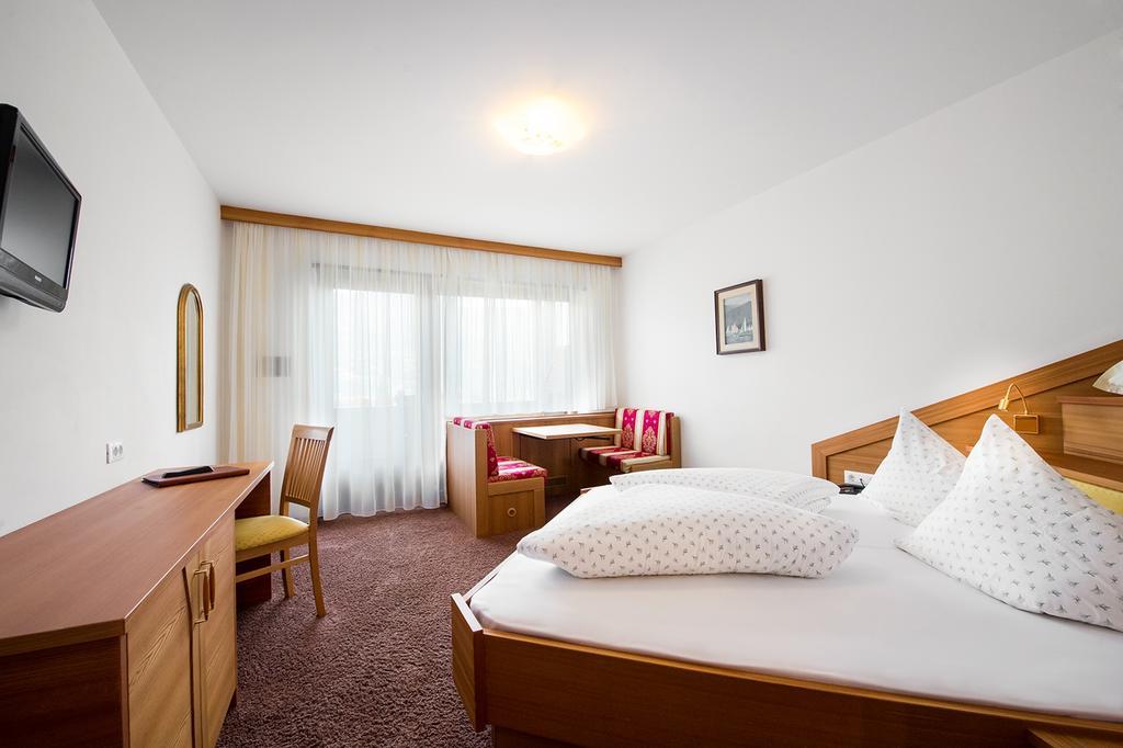 Hotel Paradies 3*
